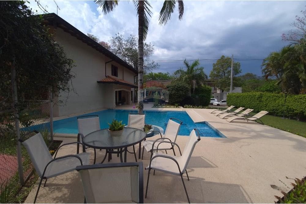 Casa en San Bernardino con Cancha de Tenis, foto 1