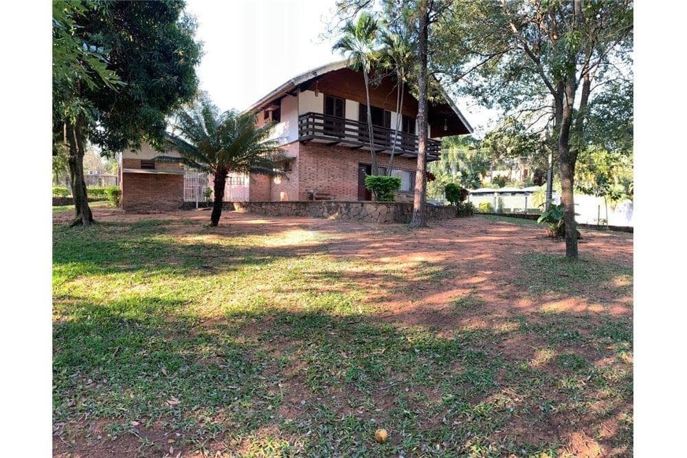 Vendo casa en lambare paseo del yacht frente a veranda