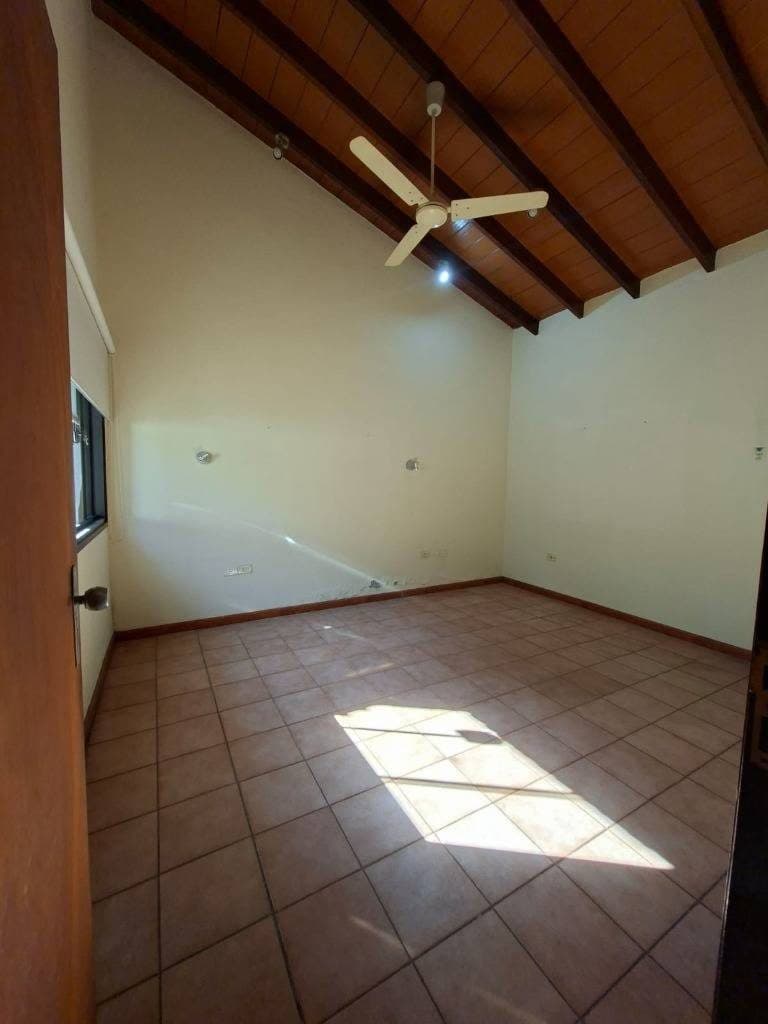 Casa en Alquiler en Asunción – Zona Iglesia Santa María y San Nicolás, foto 4