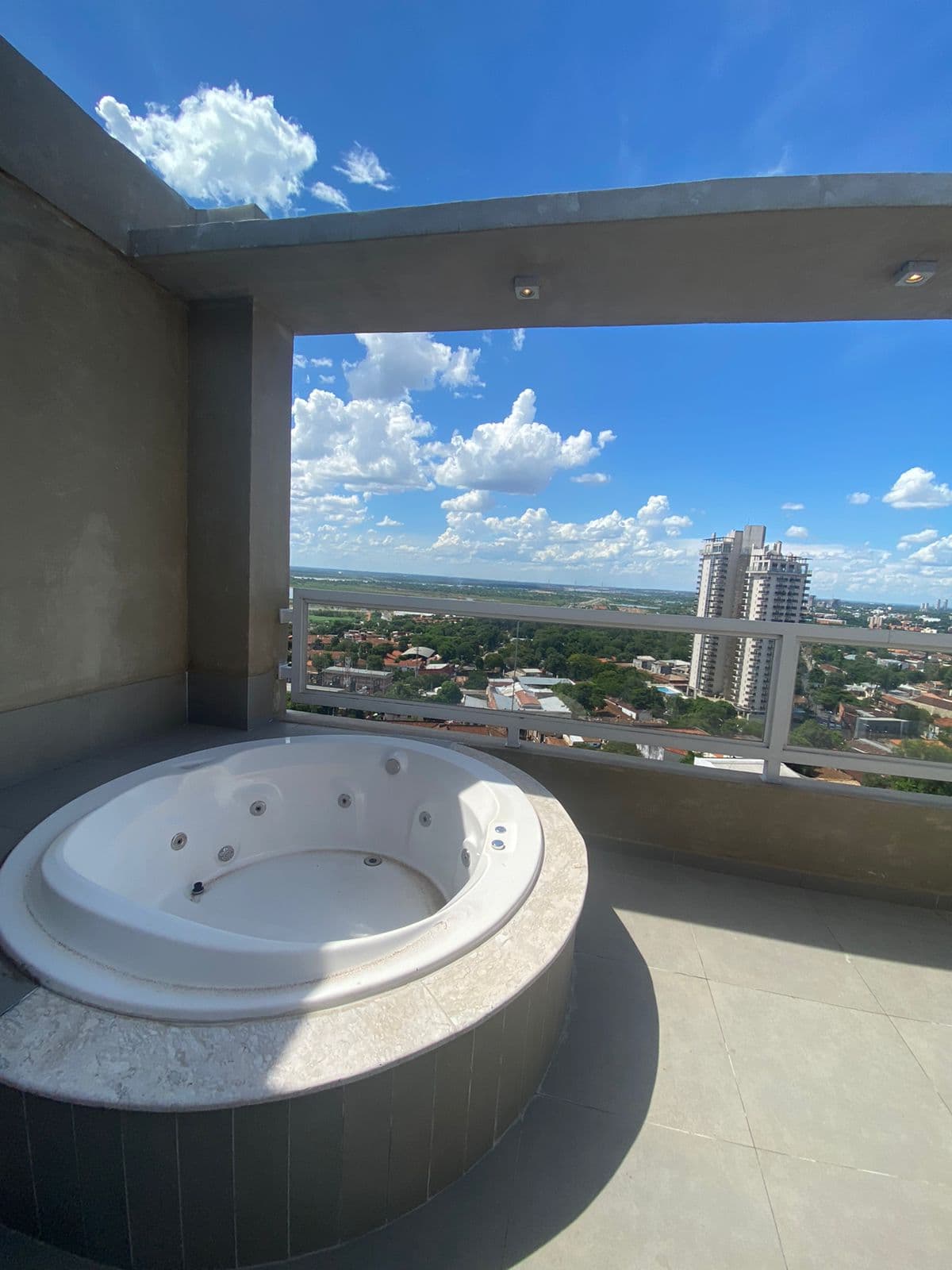 Alquilo penthouse de 1 dormitorio zona colegio teresiano