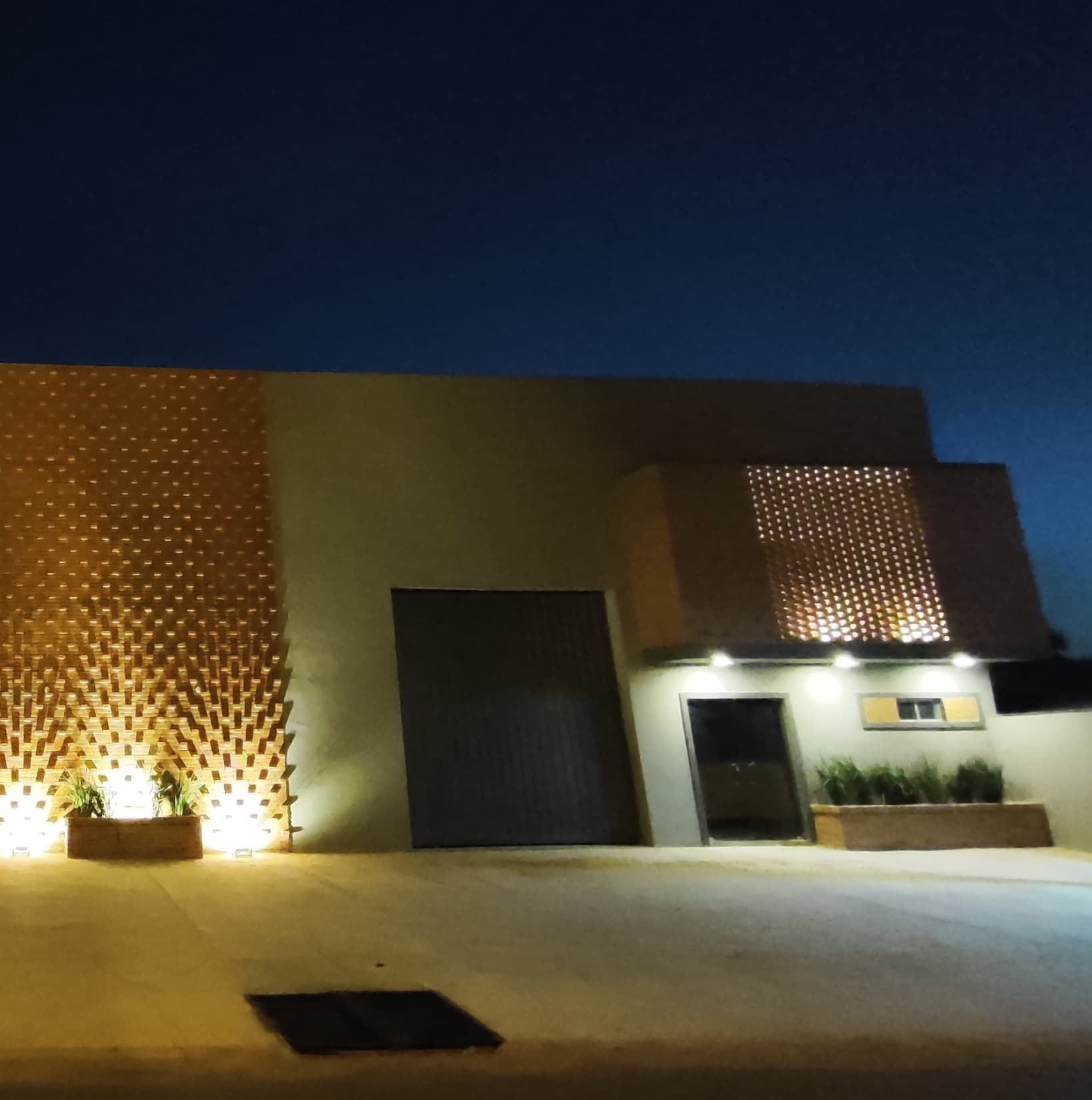 Alquiler de despósito con showroom en Luque