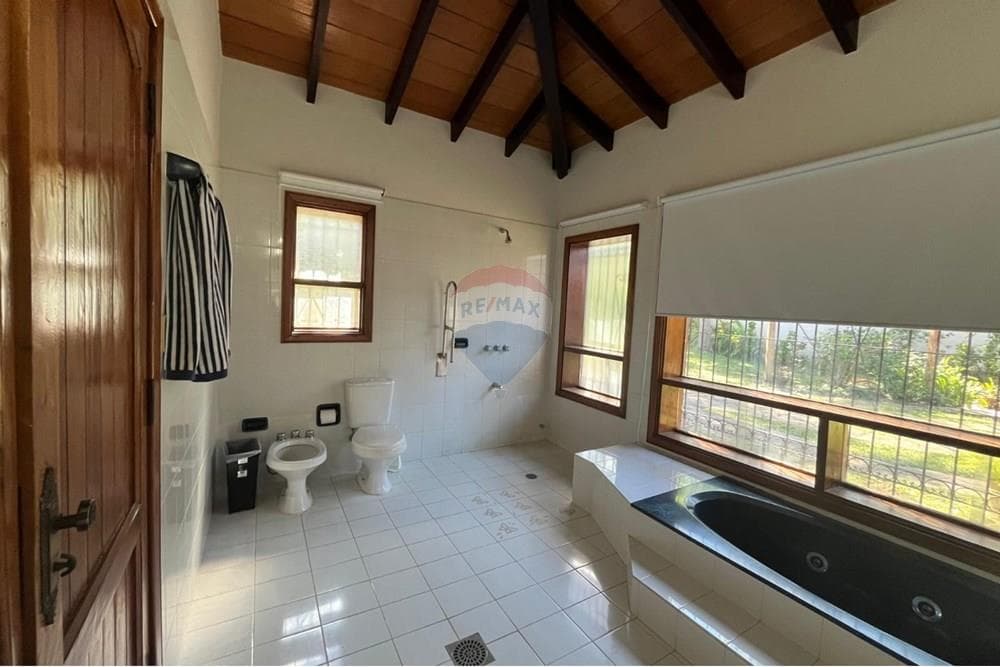 Residencia - Venta - San Bernardino, Paraguay — foto 4