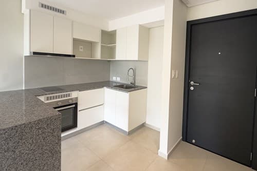 depto 1 dorm a estrenar con amenities en Luque con cochera — foto 2