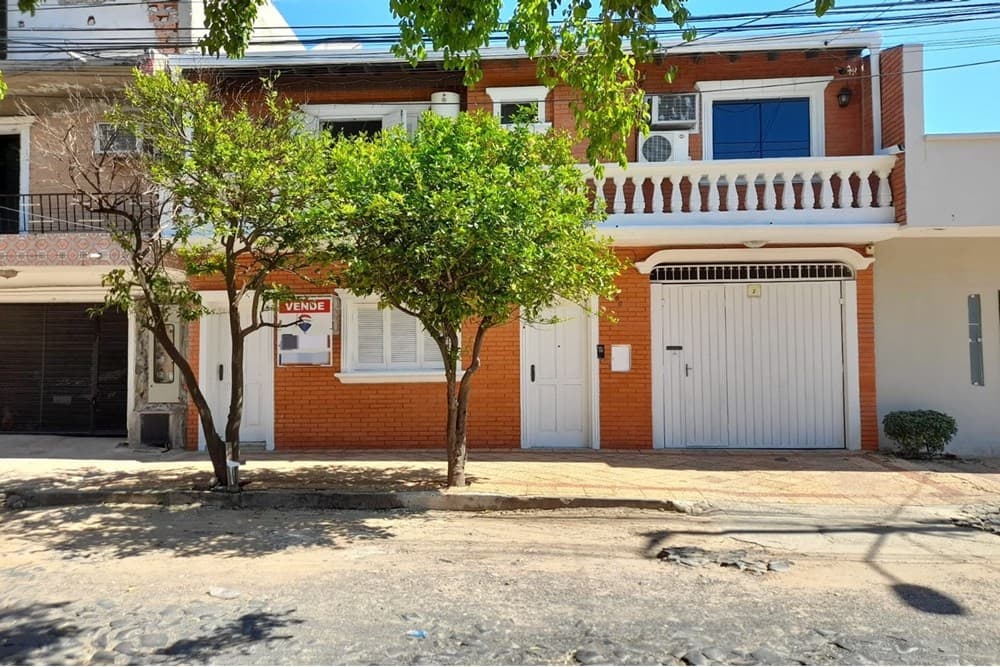 Casa con piscina en bernardino caballero — foto 1