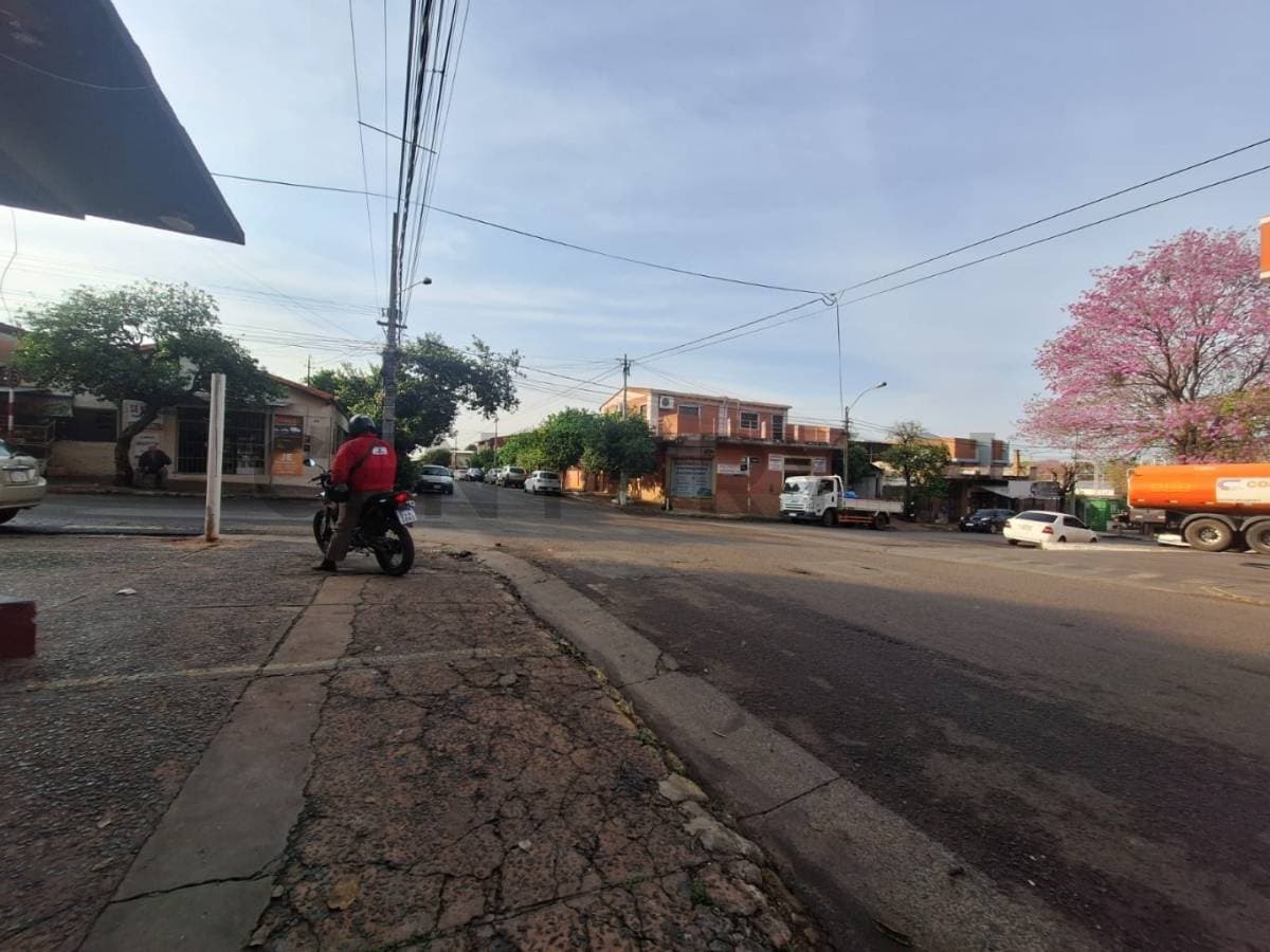 en esquina en Barrio Hipodromo Pilar y Lapacho , Hipódromo, Asunción, foto 4