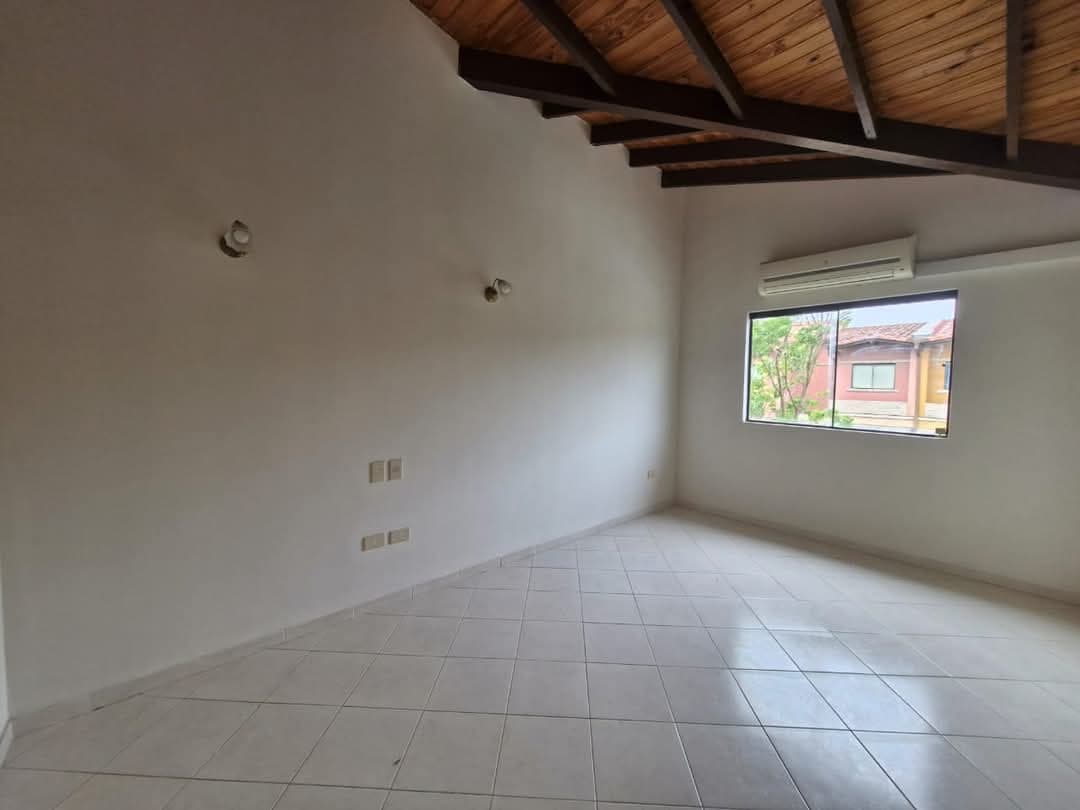 Duplex en Fernando de la Mora zona curva de la muerte, foto 3