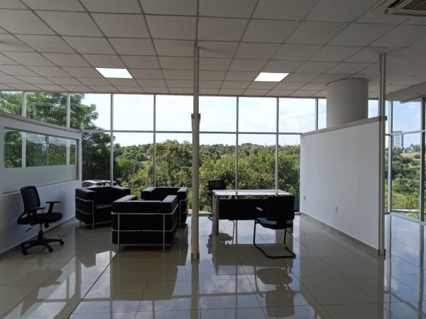 Se alquila oficina en paraqvaria II, foto 1