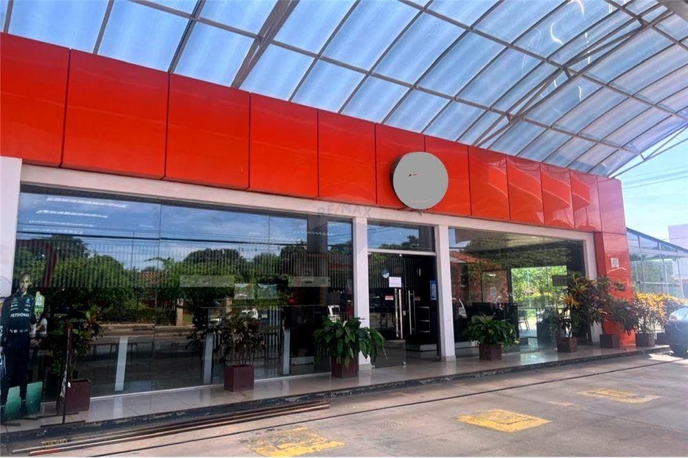 Local comercial en estratégica ubicación alquilo