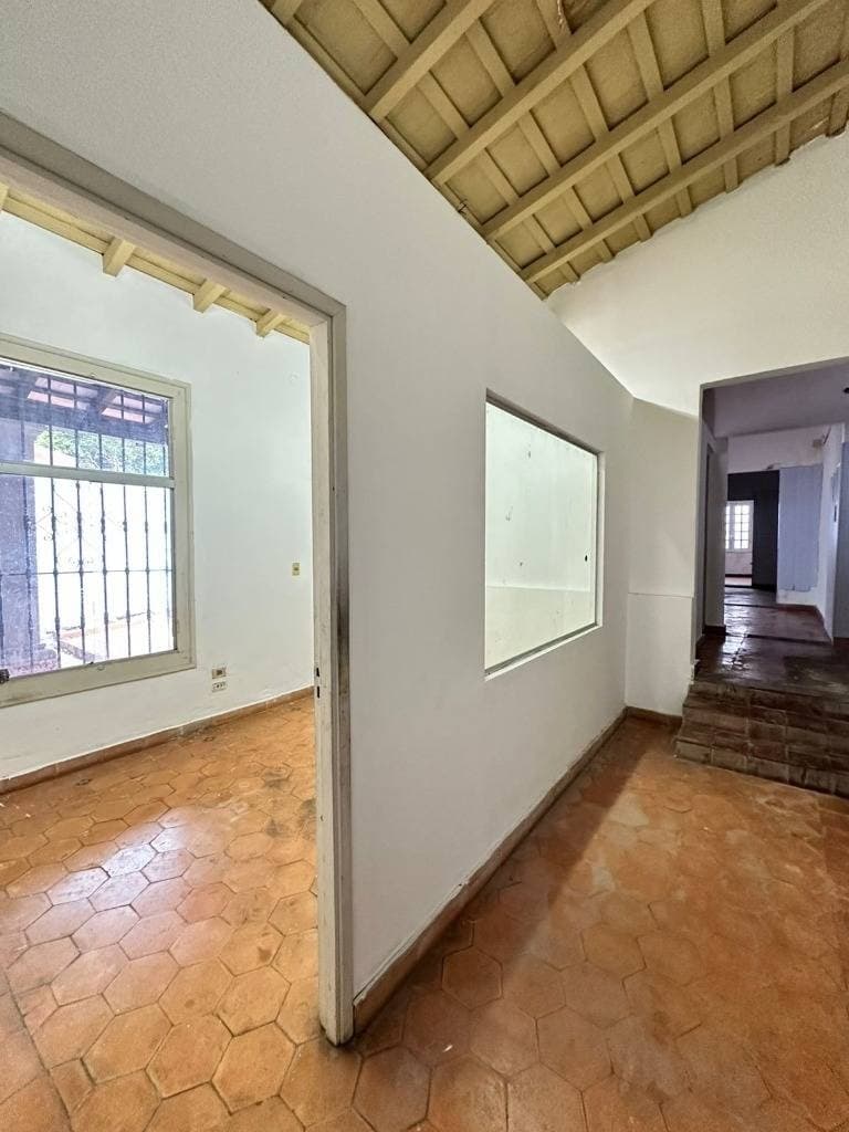 Amplia casa en b° Las Mercedes — foto 5