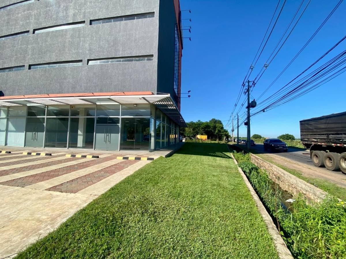 ALQUILO SHOWROOM 290 m² en Luque Excelente visibilidad