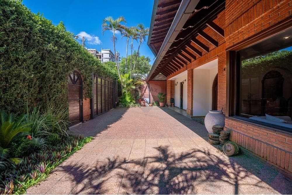 En venta – residencia en barrio mburucuya, foto 2