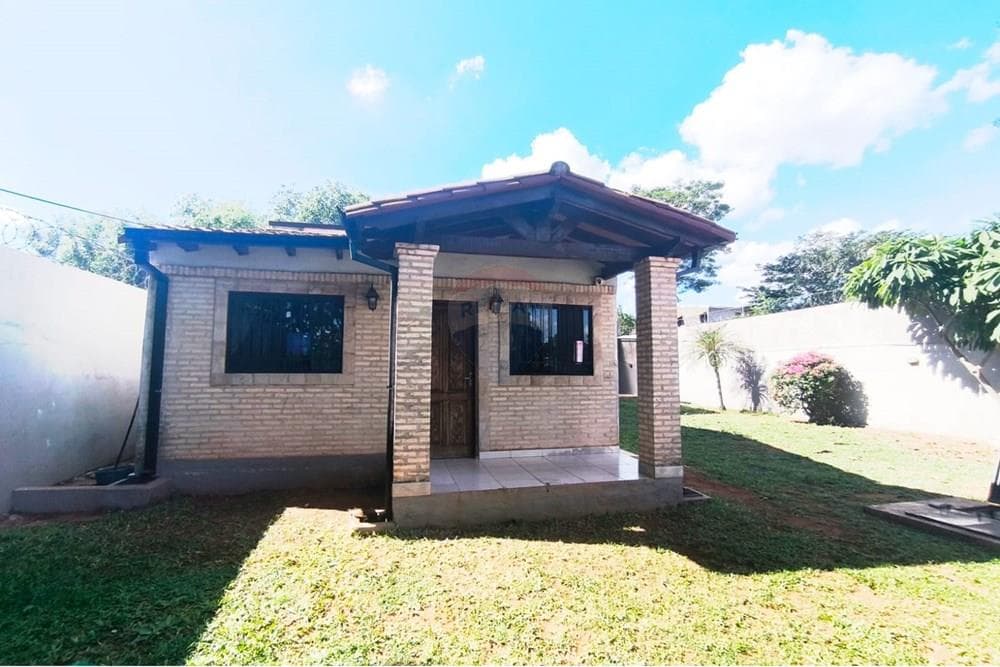 Vendo casa de 3 dormitorios en Villa Elisa