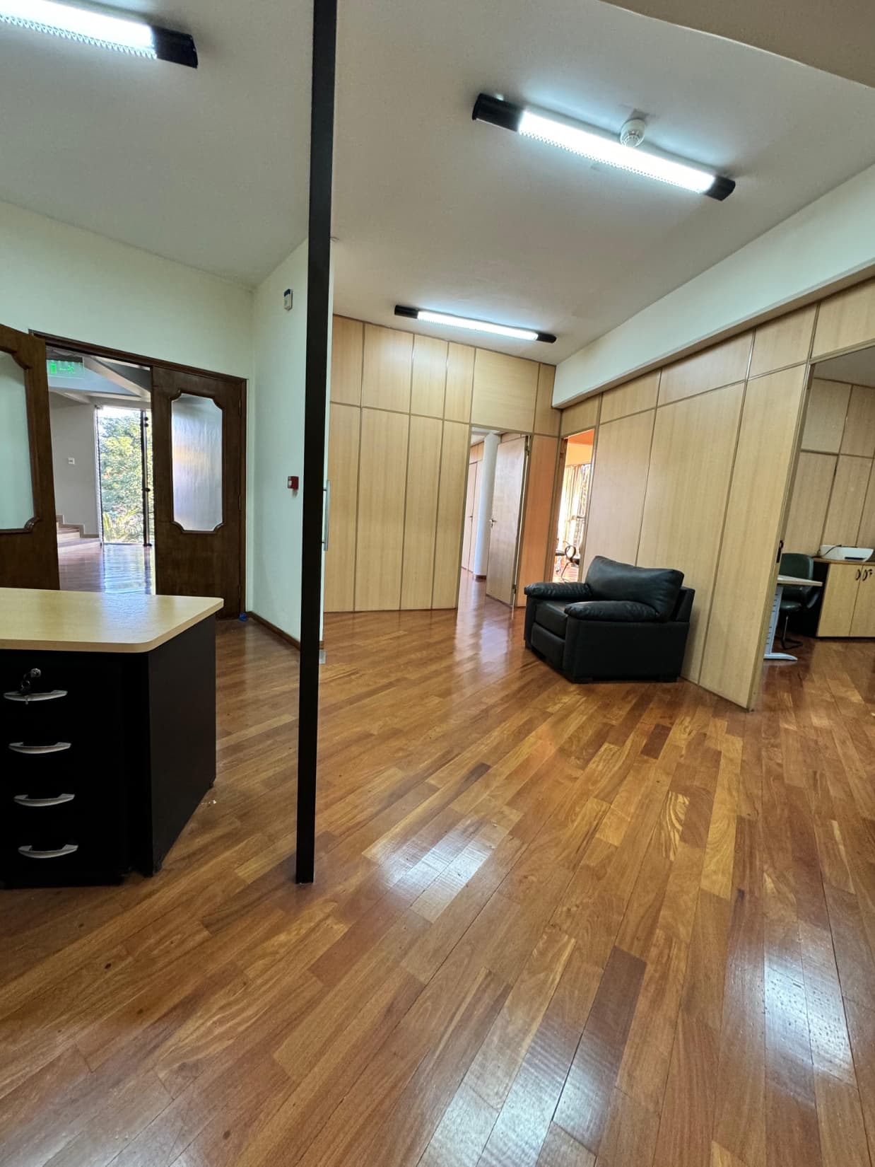 *en alquiler oficina de 120m2 amoblado zona boggiani con cochera*, foto 4