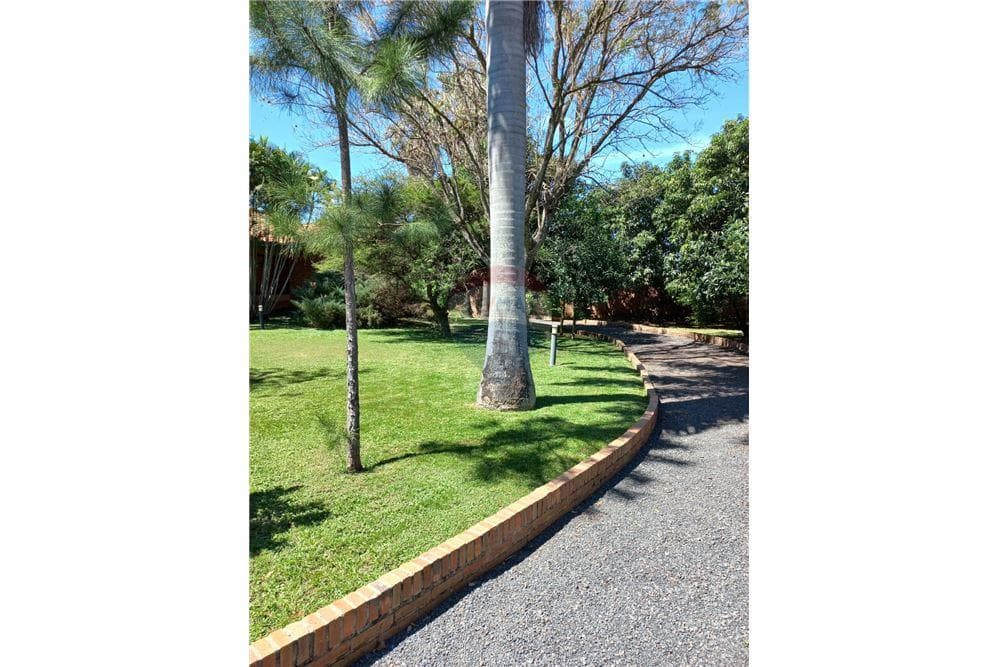 Lujosa residencia en venta en Bo. Surubi'i - MRA, foto 3