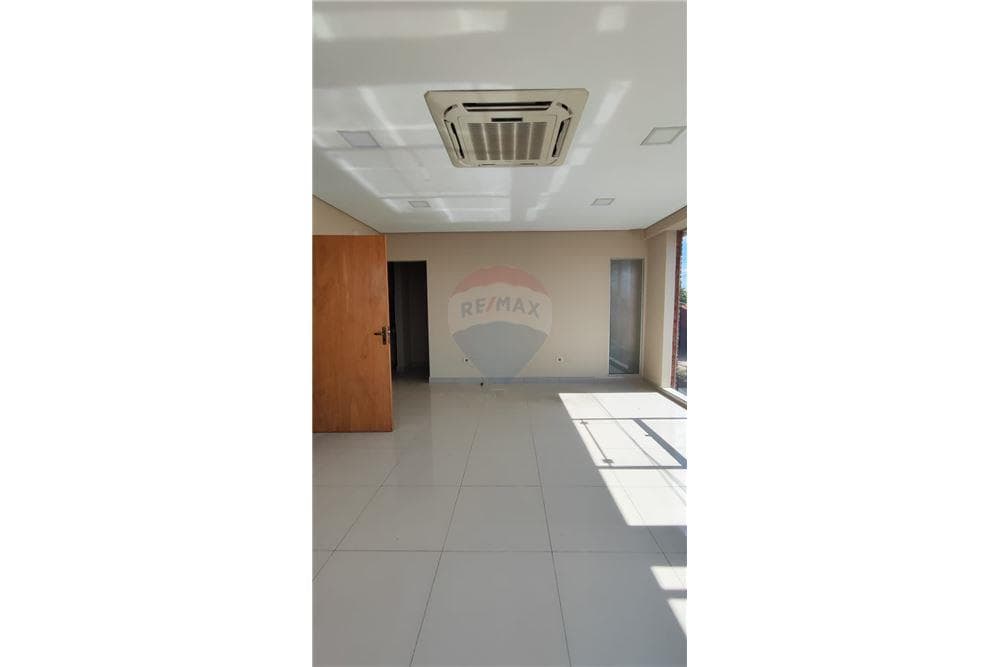 Salon comercial de dos niveles a una cuadra de transchaco — foto 3