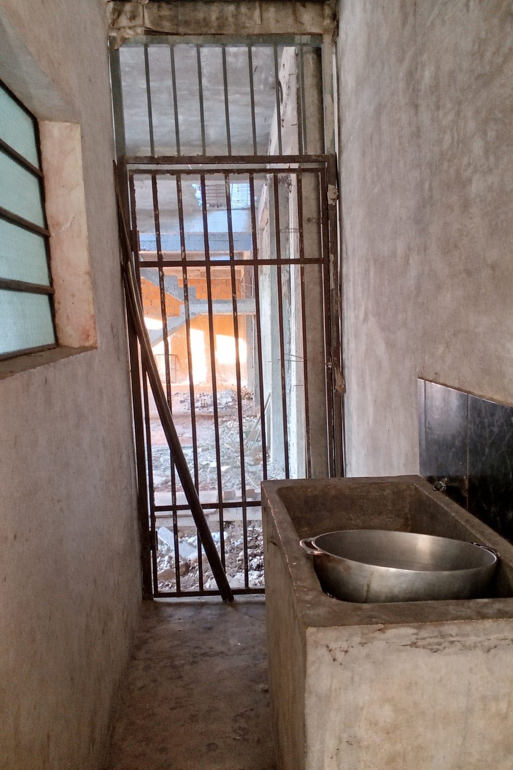 Casa c/ constrccion a terminar en Ñemby bº caaguazu, foto 4