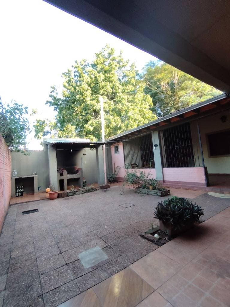 Casa de 5 dormitorios - barrio maramburé Luque, foto 4