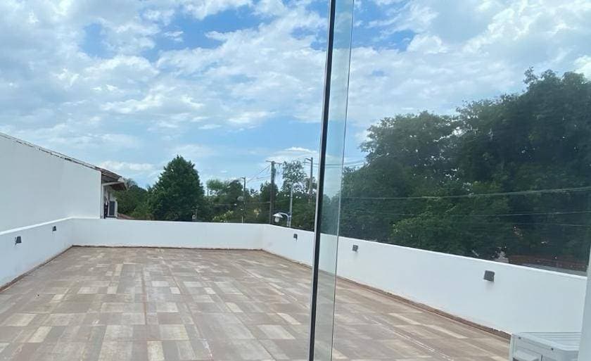 Residencia en venta en Lambaré - 3 dormitorios con pileta y quincho, foto 3