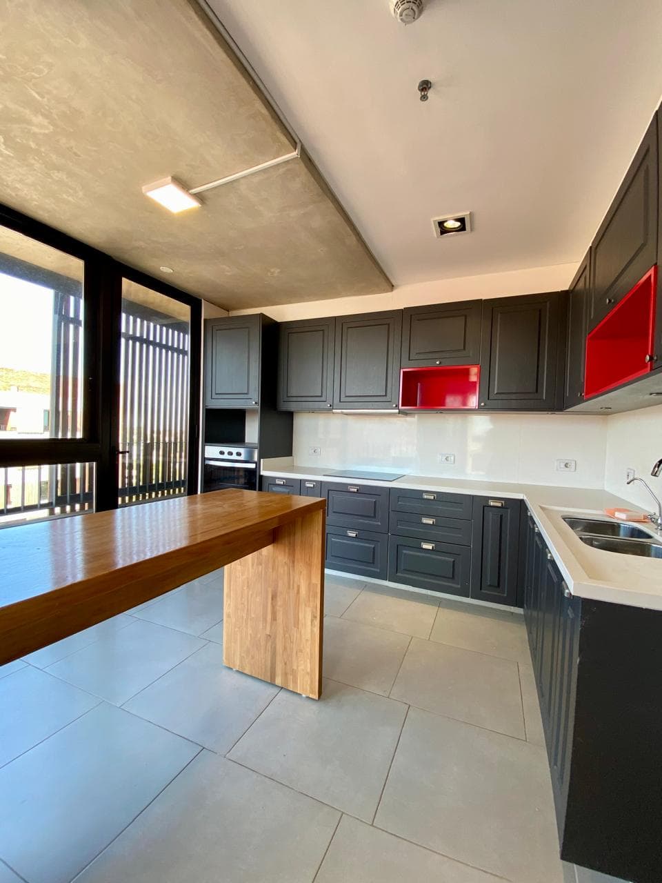 En Venta Ph De 3 Niveles Zona Embajada Americana — foto 4