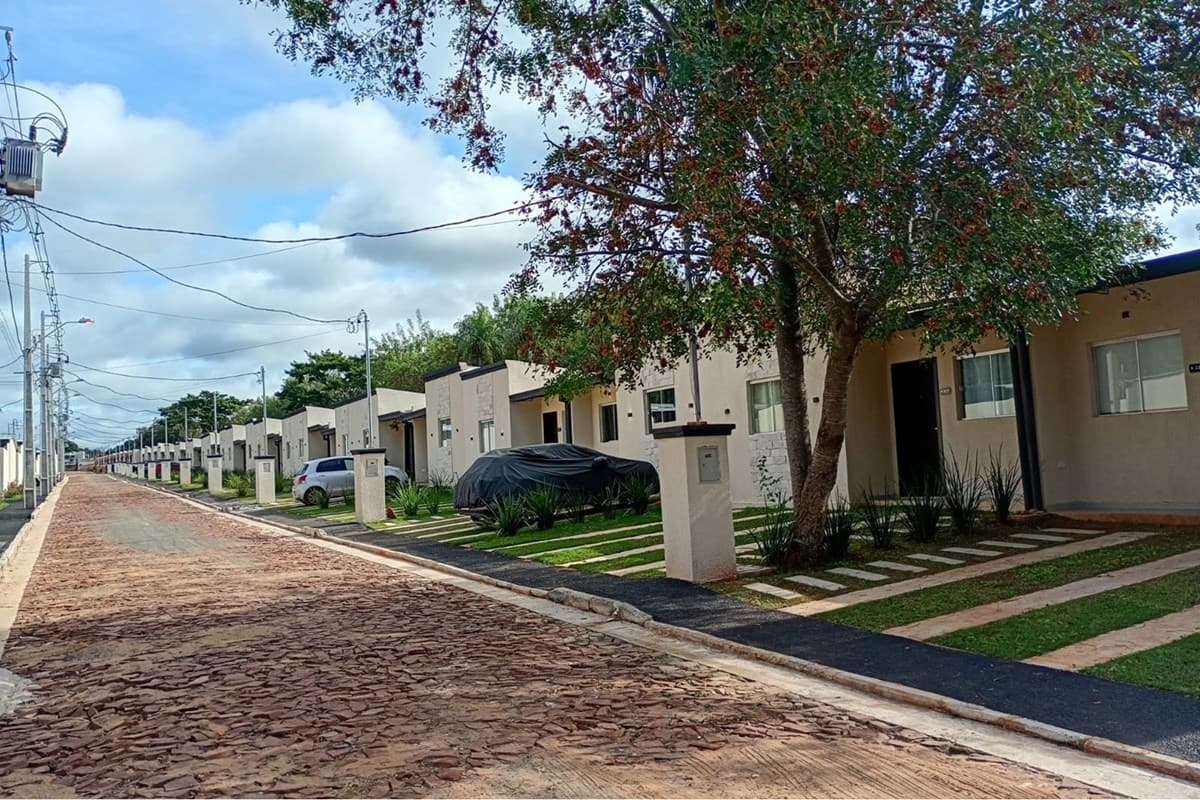 chalet a estrenar en condominio cerrado Luque, foto 2