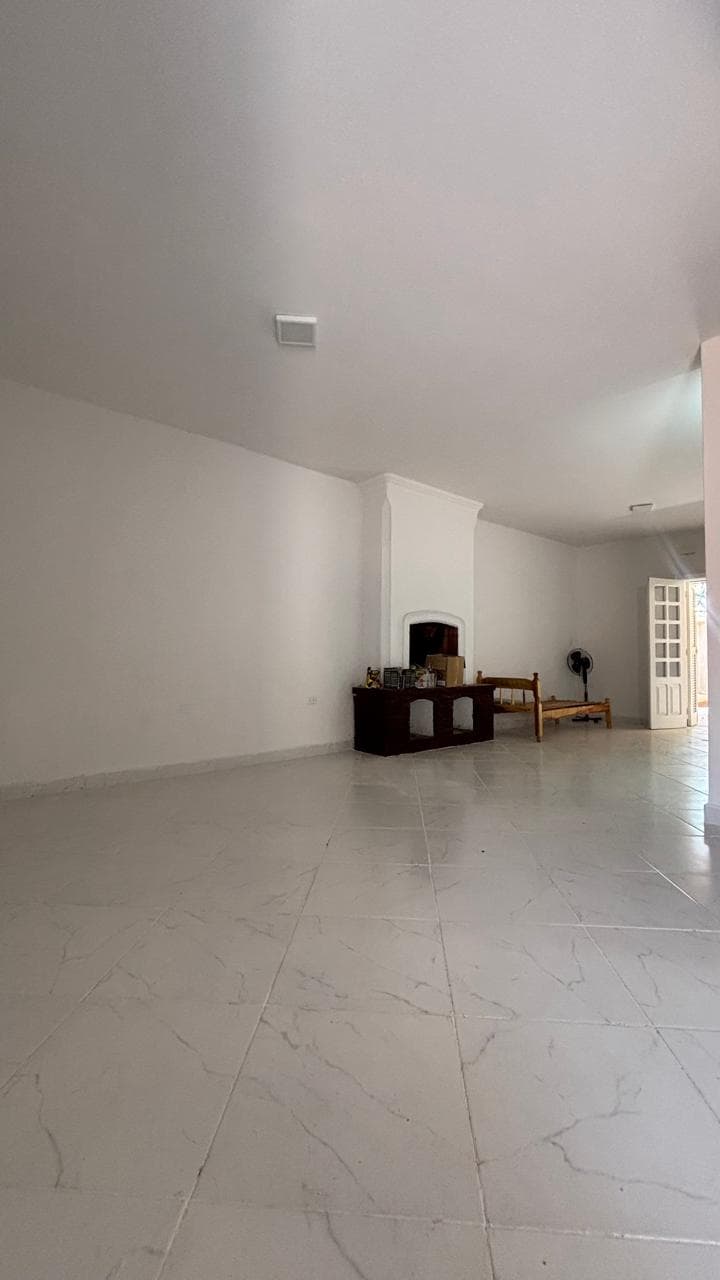 Amplia casa de 2 pisos – zona parque de la salud, foto 4
