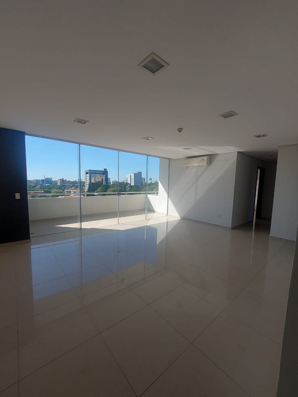 Hermoso y Amplio Dpto de 2 Habit en Villa Morra, foto 1