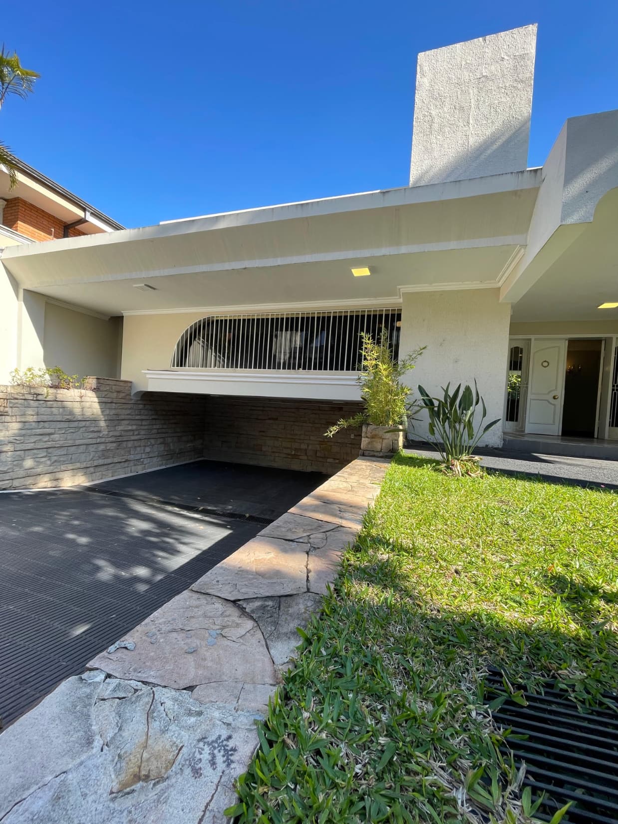 Amplia residencia en alquiler ubicado en Barrio Recoleta
