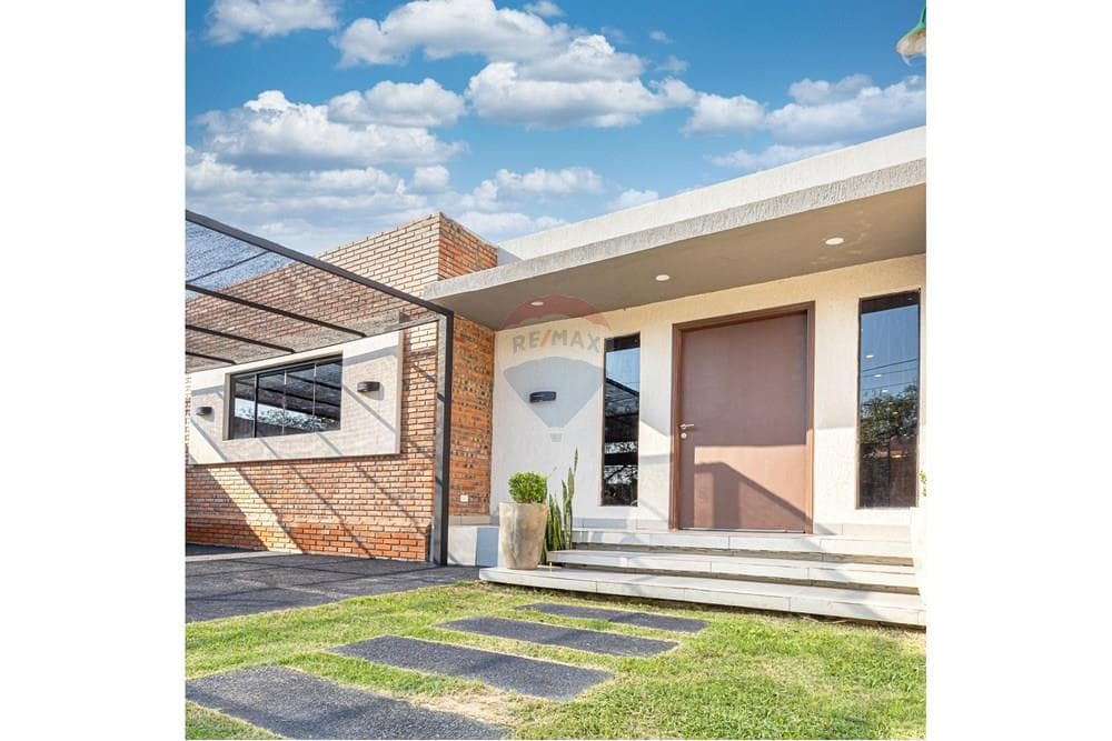 Residencia - Venta - San Bernardino, Paraguay, foto 2
