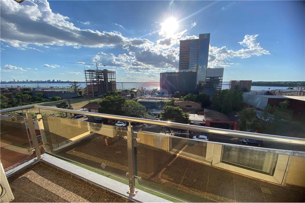 De amplio departamento en edificio altade – costanera este, foto 2