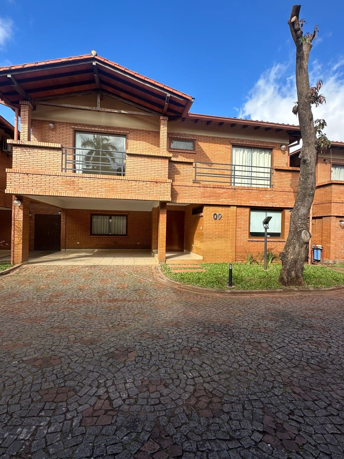 Casa De 5 Dormitorios En Condominio En Barrio Mcal. Estigarribia, foto 1