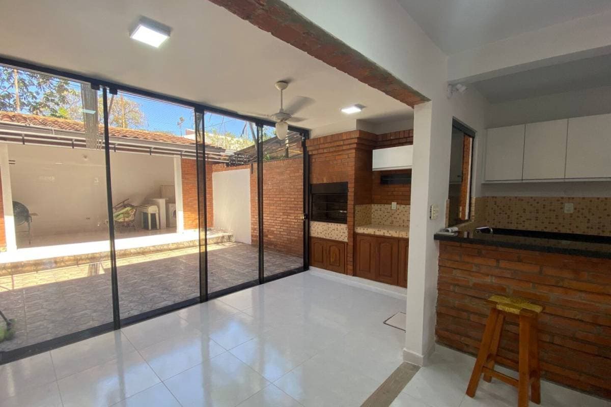 O vendo bello duplex zona canal 13 lambare, foto 4