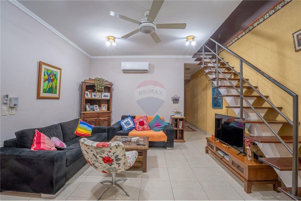 En venta casa en el barrio Villa Morra, foto 3