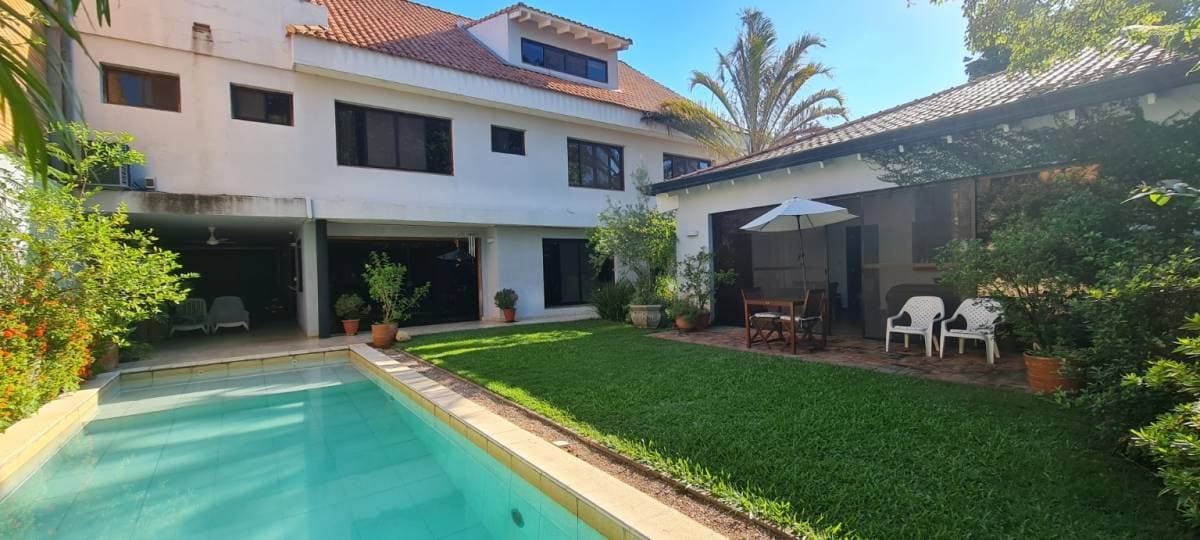 En venta hermosa residencia en el barrio Las Mercedes, foto 2