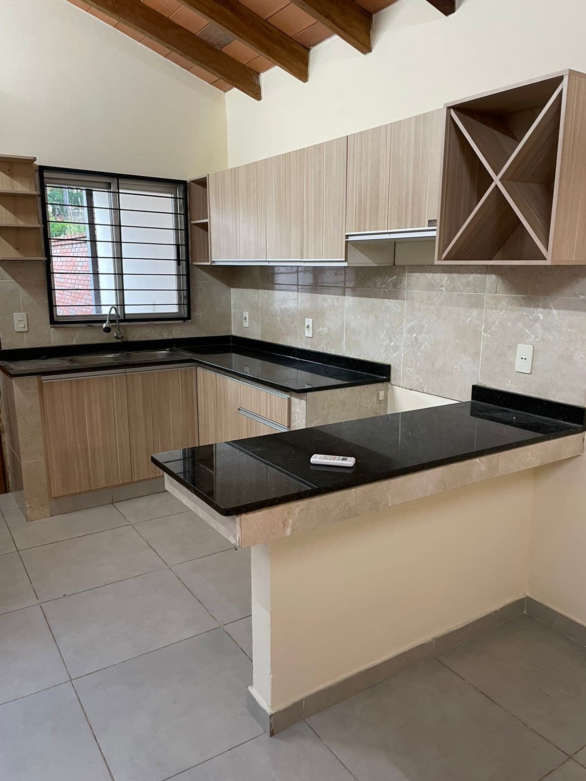 Casa de 2 Dormitorios en Villa Elisa | Patio | Gs. 3.000.000