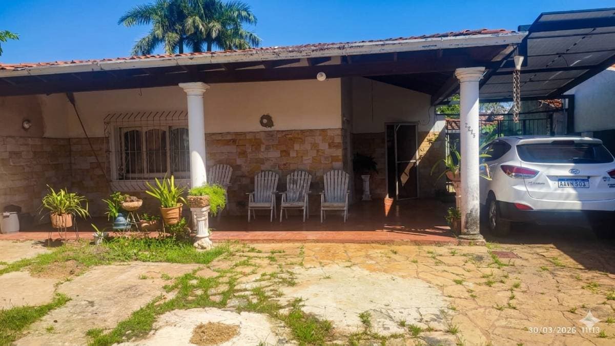 En venta terreno con casa a demoler