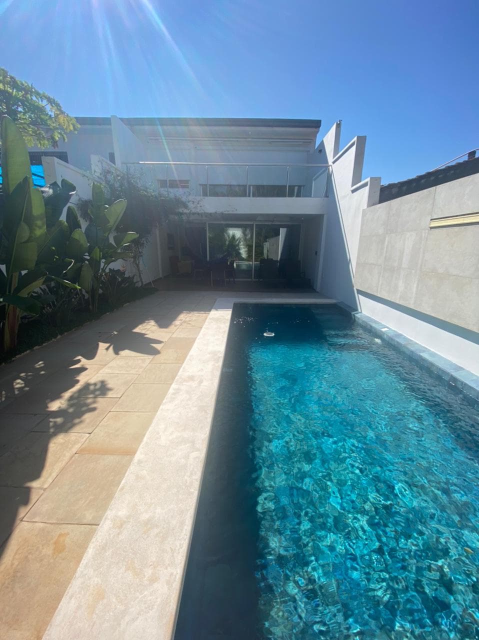 Hermoso casa pareada inteligente ! Generador y servicios adicionales incluidos