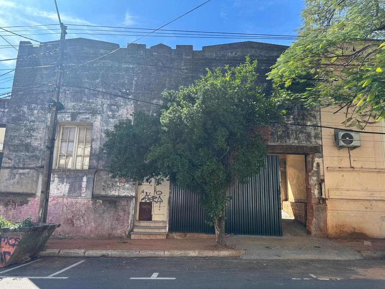 Vendo terreno en barrio catedral