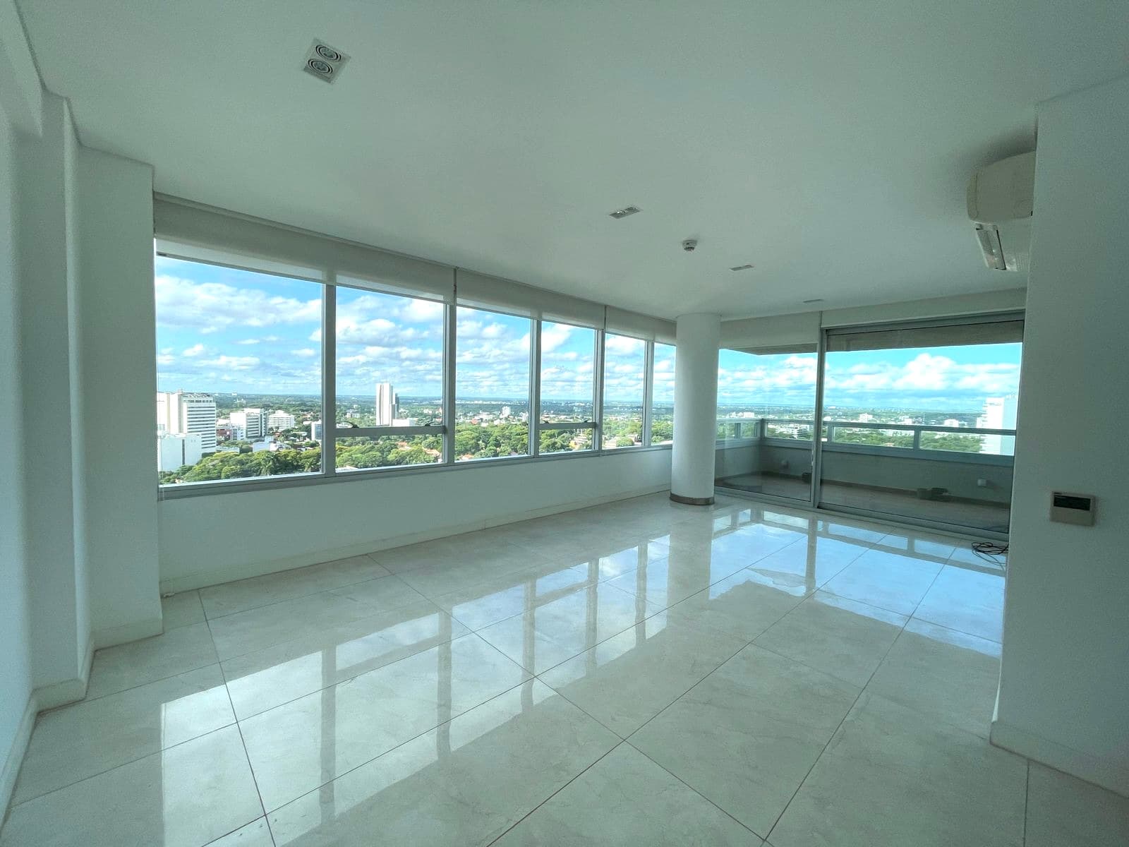 En Alquiler Depto De 3 Habitaciones Y 2 Cocheras- Edificio Eminent