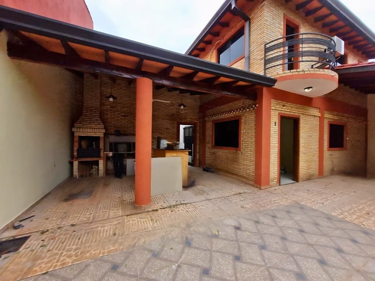 Se alquila dúplex en Lambaré