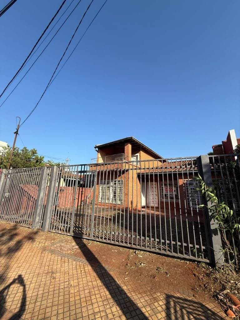 amplia casa en Fernando de la Mora Zona Norte, foto 2