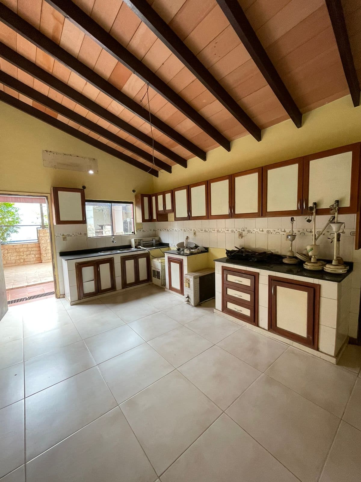 Oferta! Venta de amplia casa en barrio santa maría - z/ frigorífico guaraní, foto 3