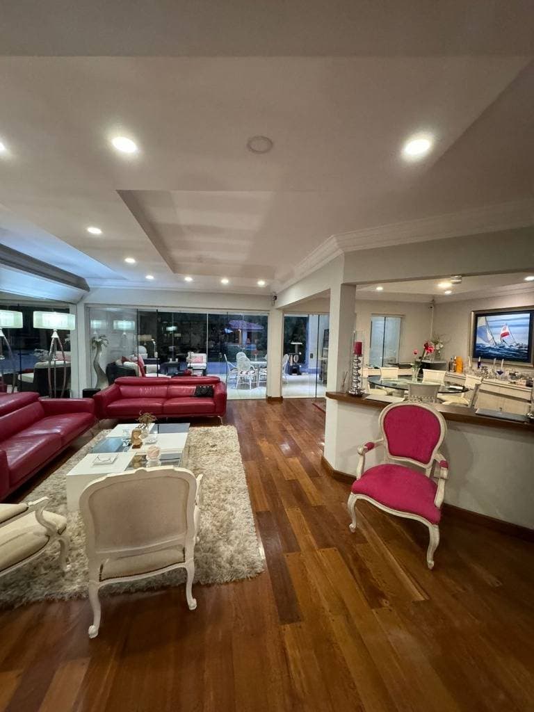 Vendo hermosa residencia en el barrio mburucuya