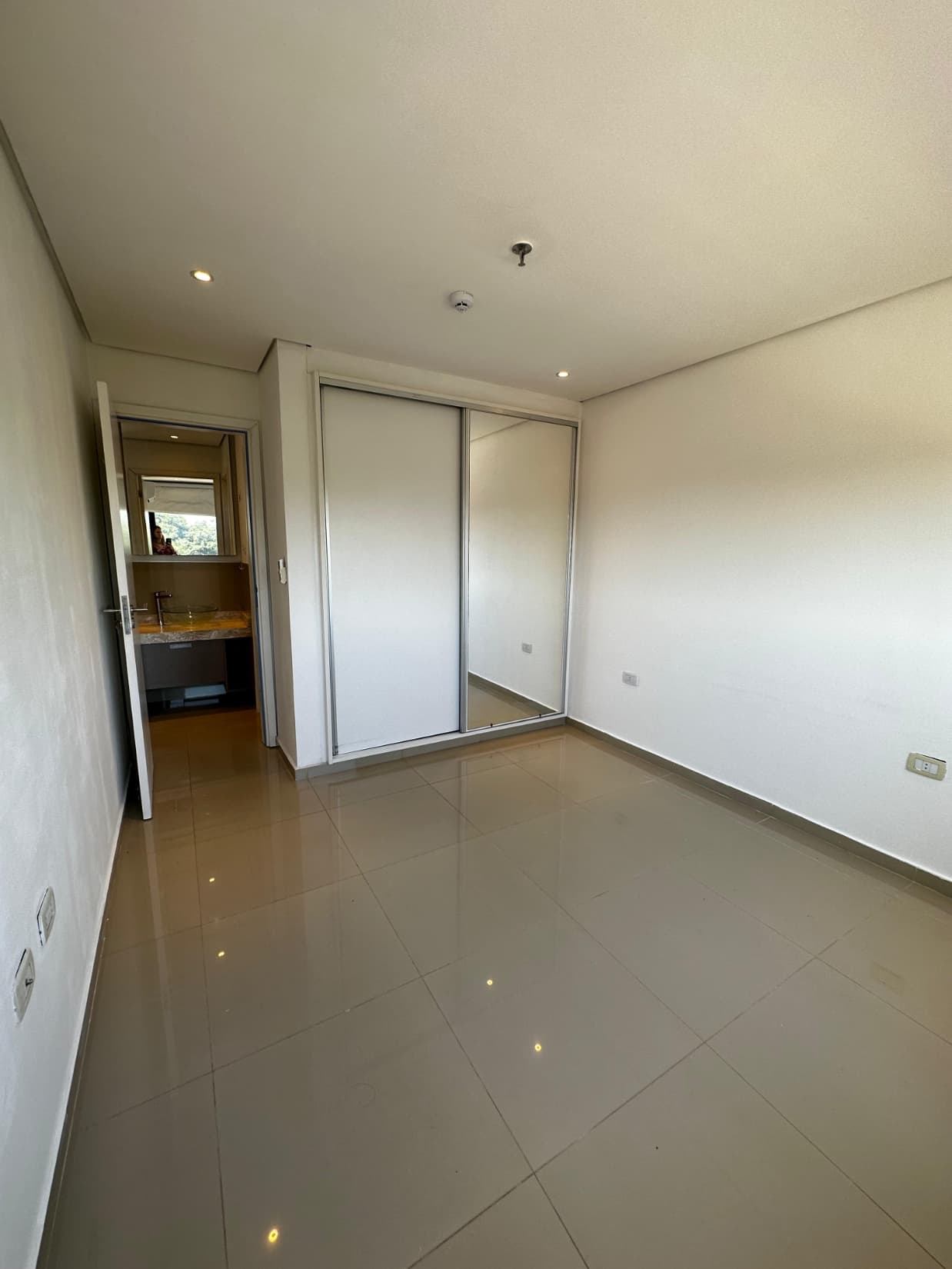 Vendo Departamento Edificio Look, Barrio Jara