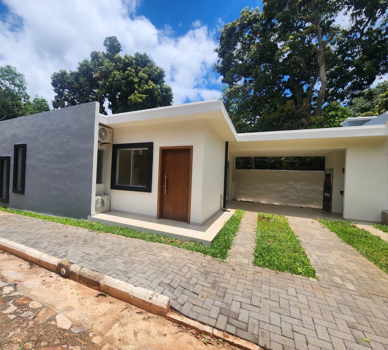 En Venta Chalets En Luque - Barrio Cerrado