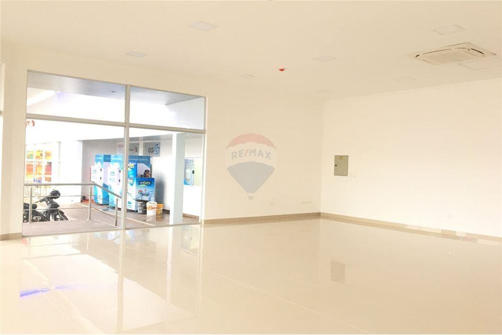 En alquiler salon comercial