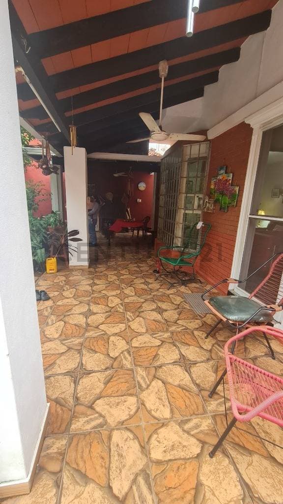 Casa En Venta En Barrio Las Lomas – Amplio Terreno Frente A Plaza, foto 5