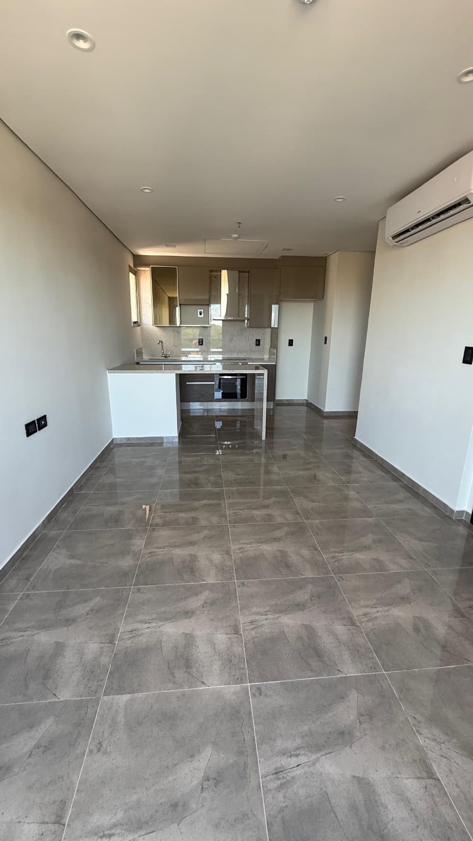 Zona molas lópez, en alquiler, departamento de 1 dorm. Con cochera — foto 3