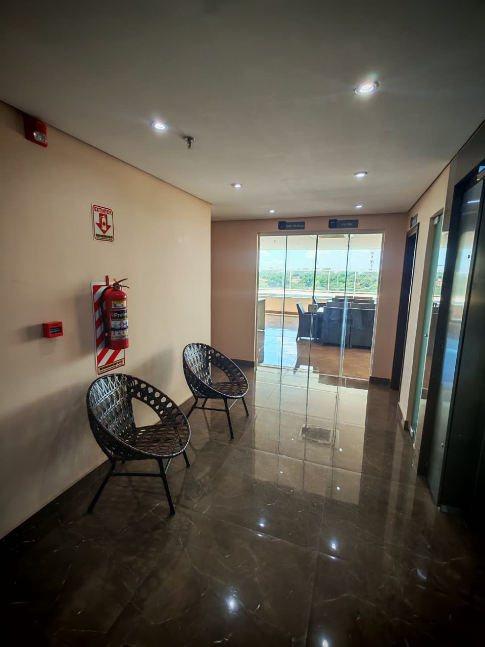Departamento en molas lópez Asunción- edificio emporium, foto 3