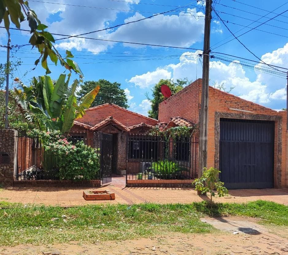 En venta Casa con salón multiuso. Campo Grande