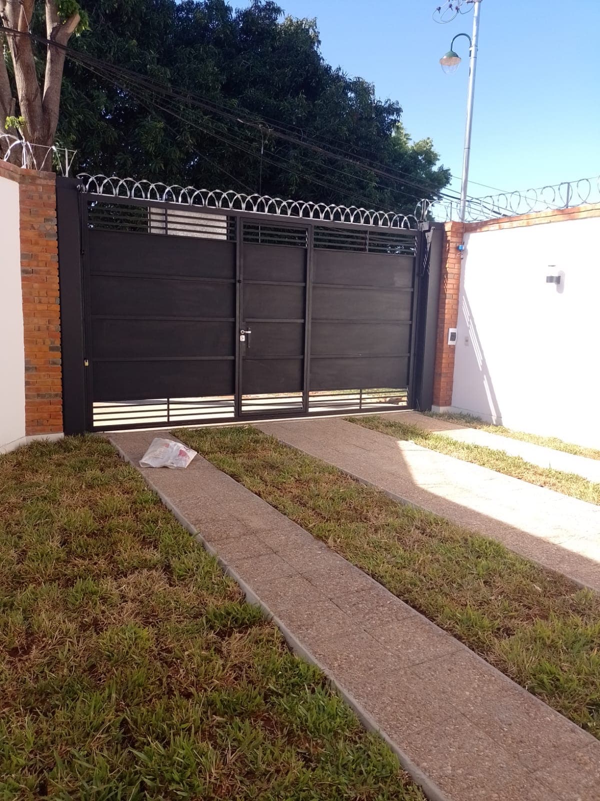 De Duplex A Estrenar En Lambare De 3 Dorm Y Garage P/ 3 vehic, foto 3